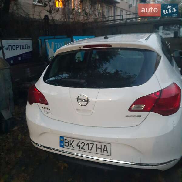 Хэтчбек Opel Astra 2014 в Луцке