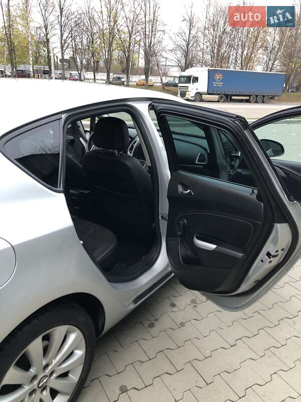 Хэтчбек Opel Astra 2012 в Белой Церкви