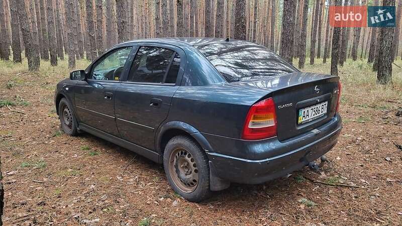 Седан Opel Astra 2004 в Переяславе