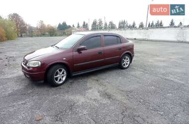 Хэтчбек Opel Astra 2003 в 