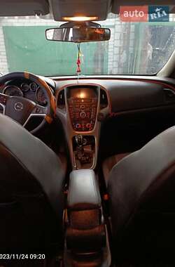 Универсал Opel Astra 2014 в 