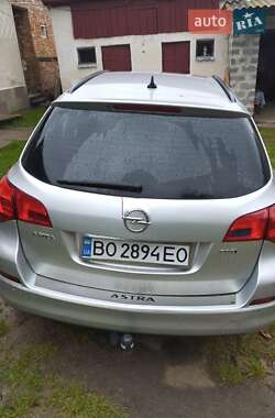 Универсал Opel Astra 2011 в 