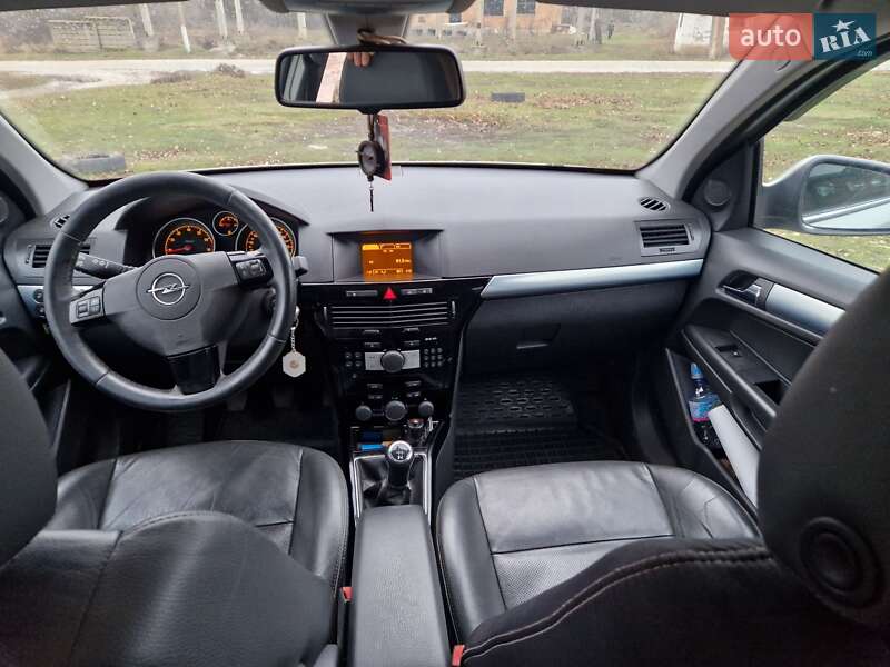 Универсал Opel Astra 2009 в Зачепиловке