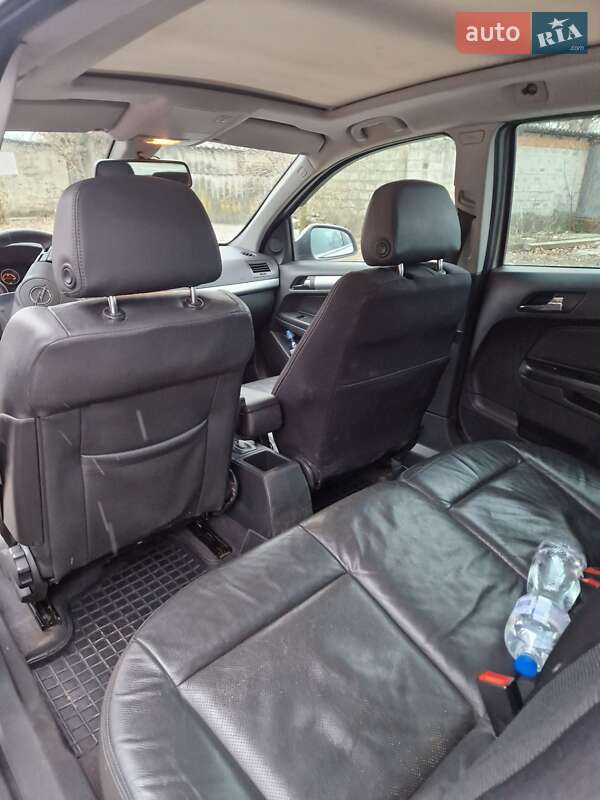 Универсал Opel Astra 2009 в Зачепиловке