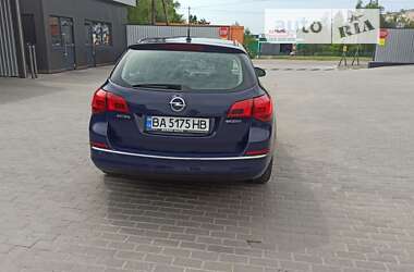 Универсал Opel Astra 2013 в Александрие