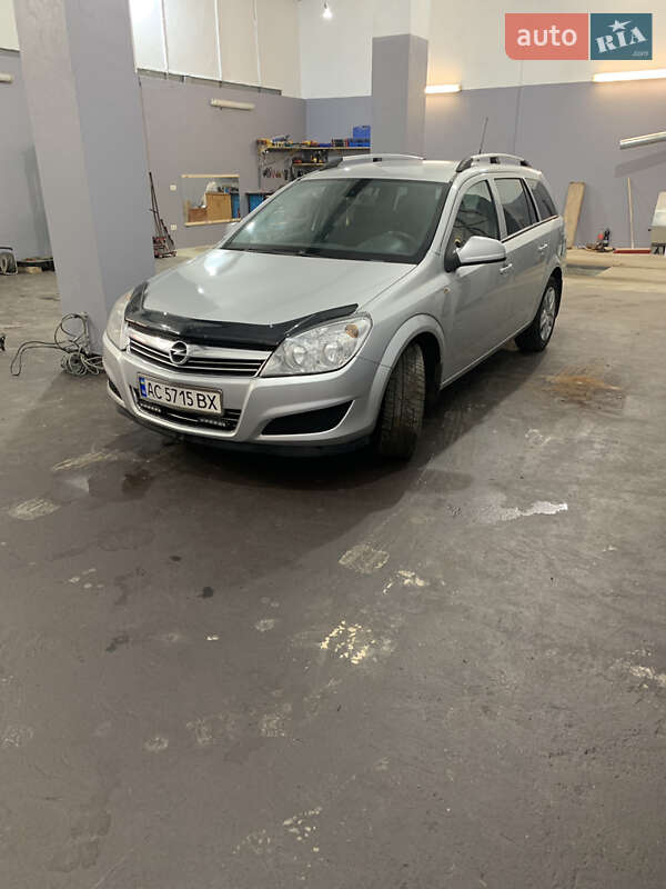 Універсал Opel Astra 2009 в Луцьку