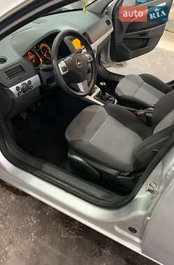 Універсал Opel Astra 2009 в Луцьку