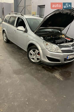 Універсал Opel Astra 2009 в Луцьку