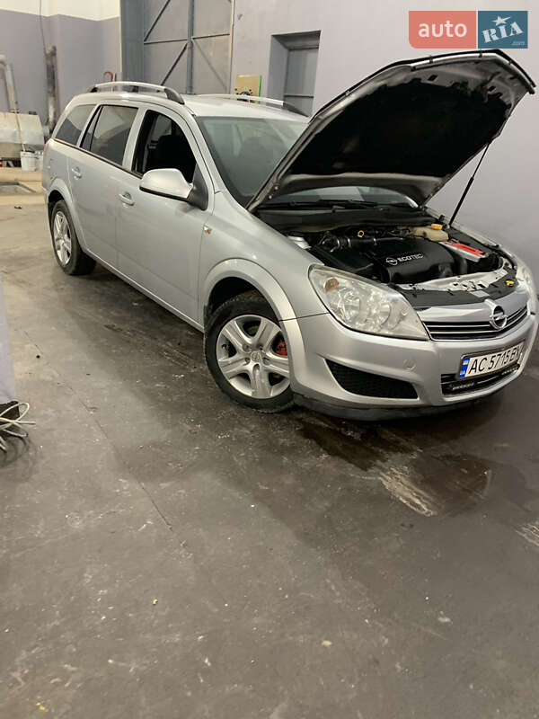 Універсал Opel Astra 2009 в Луцьку
