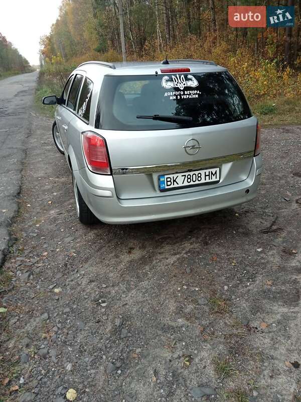 Универсал Opel Astra 2005 в Ровно
