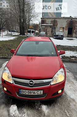 Універсал Opel Astra 2010 в Тернополі