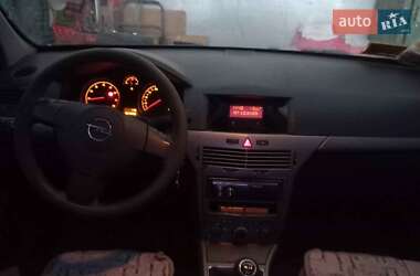 Хэтчбек Opel Astra 2006 в 