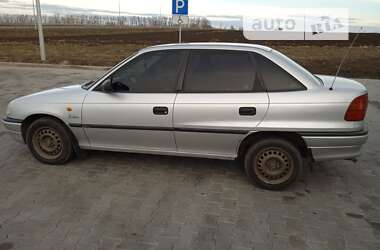 Седан Opel Astra 1998 в Благовещенском