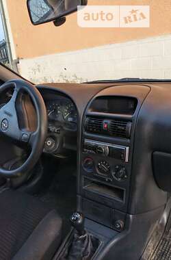 Седан Opel Astra 2005 в Крыжополе