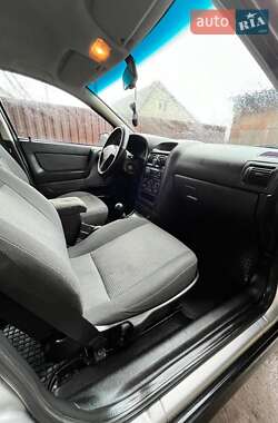 Седан Opel Astra 2005 в 