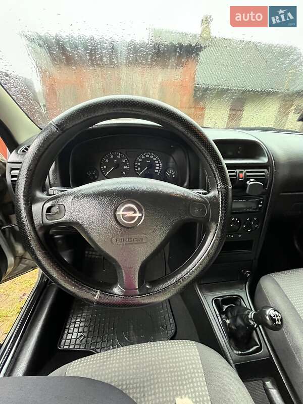 Седан Opel Astra 2005 в Турийске