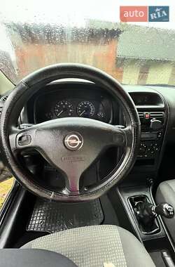 Седан Opel Astra 2005 в 