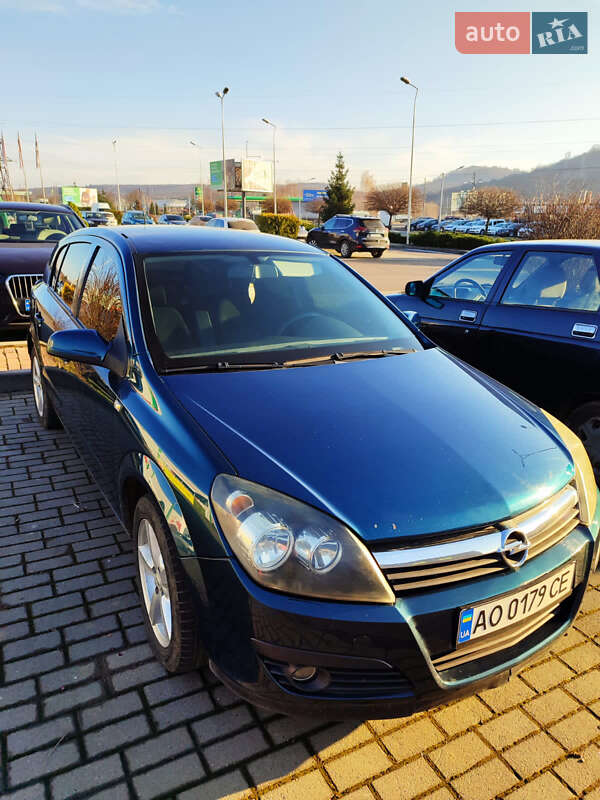 Хэтчбек Opel Astra 2006 в Мукачево