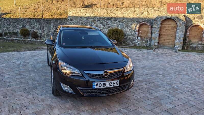 Opel Astra 2011