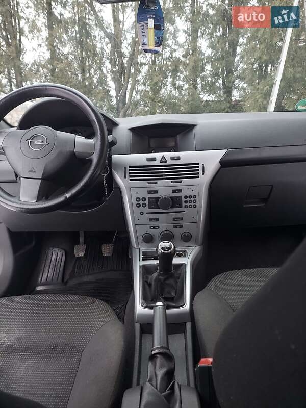 Универсал Opel Astra 2009 в Тячеве