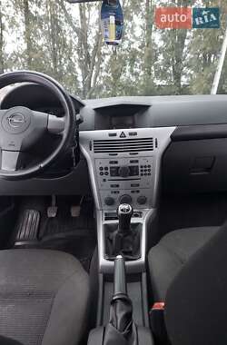 Универсал Opel Astra 2009 в Тячеве