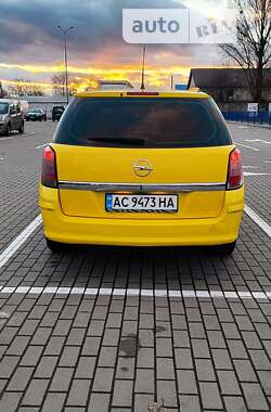 Універсал Opel Astra 2010 в Нововолинську