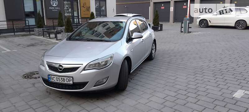 Хэтчбек Opel Astra 2010 в Стрые