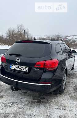 Универсал Opel Astra 2013 в Воловце