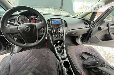 Универсал Opel Astra 2013 в Воловце