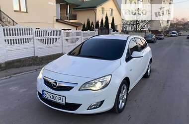 Універсал Opel Astra 2011 в Самборі