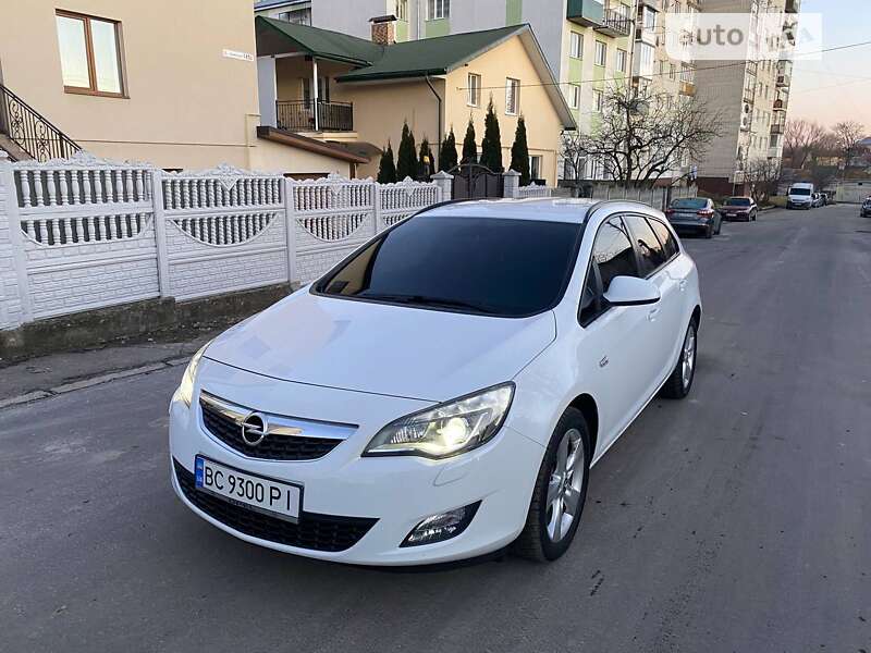 Opel Astra 2011 Opel Astra 2011