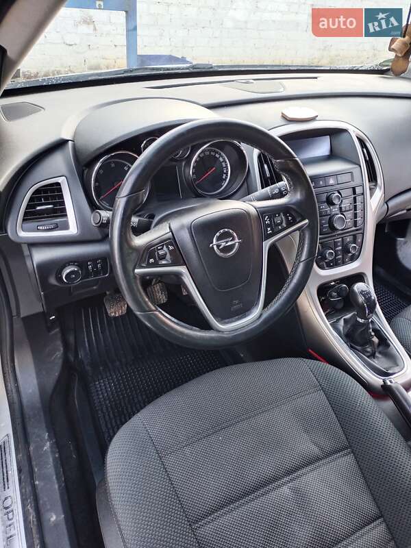 Универсал Opel Astra 2011 в Маньковке