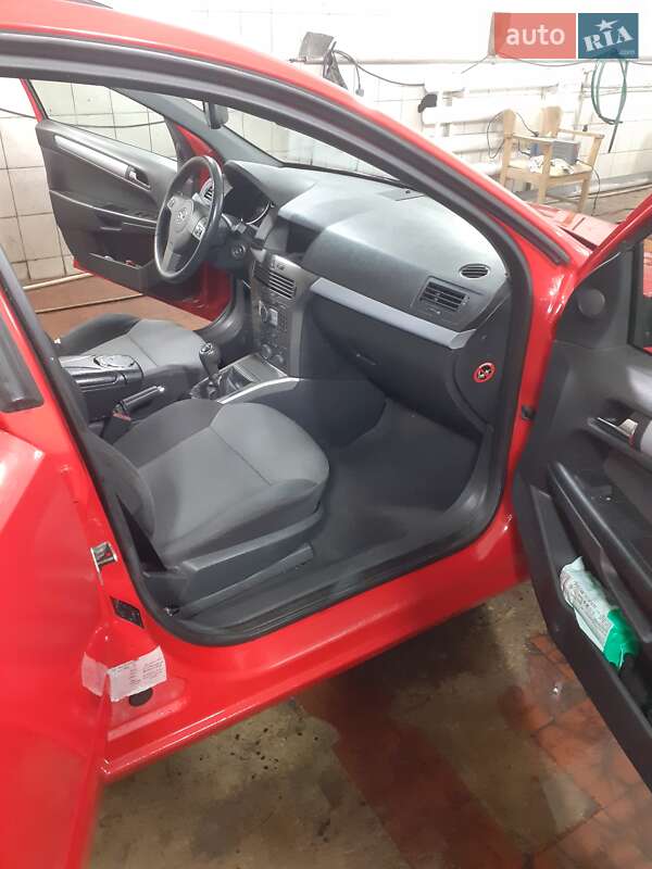 Универсал Opel Astra 2006 в Люботине