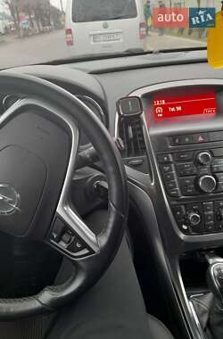 Хэтчбек Opel Astra 2012 в 