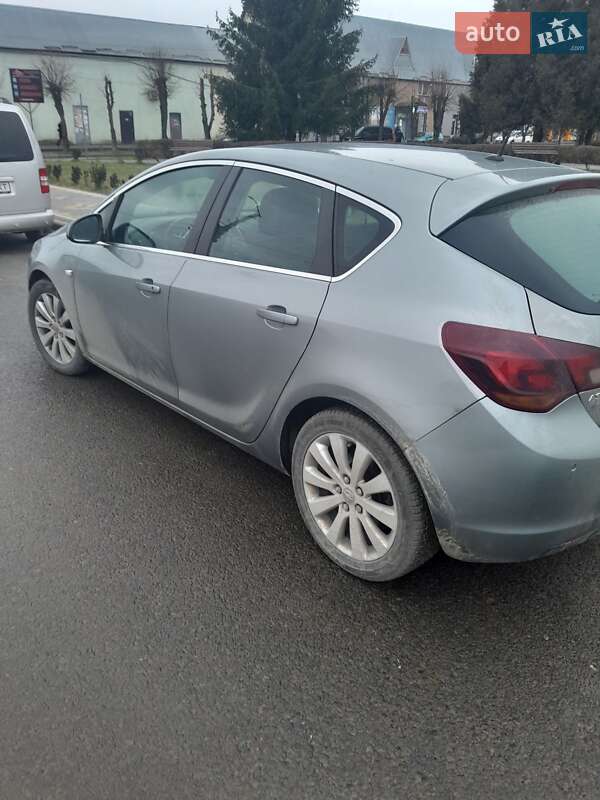 Хетчбек Opel Astra 2012 в Турці