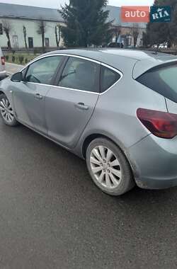 Хэтчбек Opel Astra 2012 в 