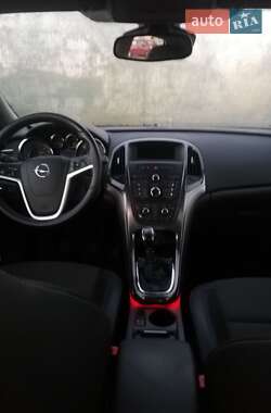 Хэтчбек Opel Astra 2012 в 
