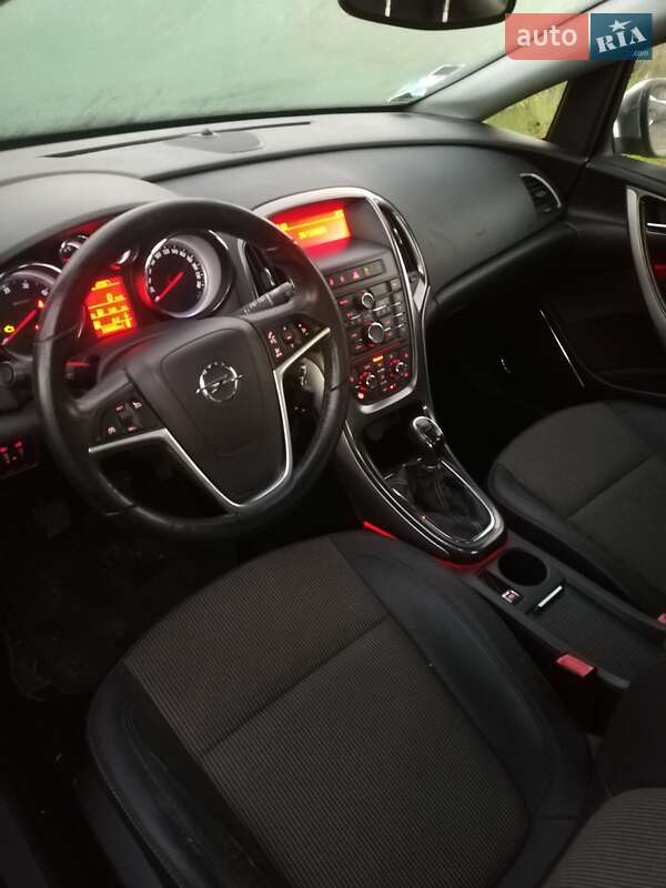 Хетчбек Opel Astra 2012 в Турці