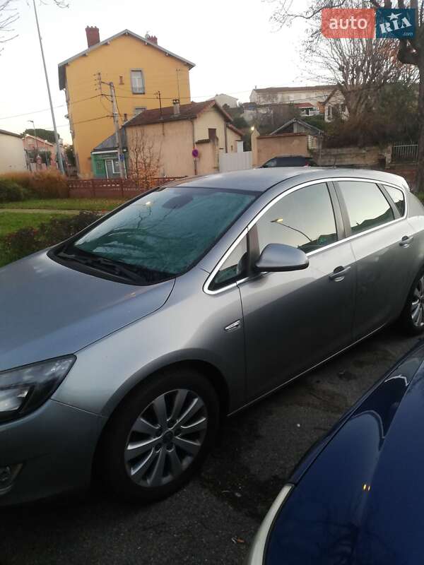 Хетчбек Opel Astra 2012 в Турці