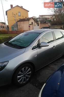Хэтчбек Opel Astra 2012 в 