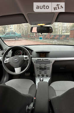 Седан Opel Astra 2009 в Ровно