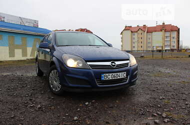 Універсал Opel Astra 2011 в Дрогобичі