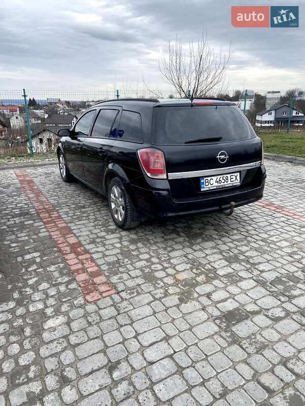 Універсал Opel Astra 2006 в Золочеві