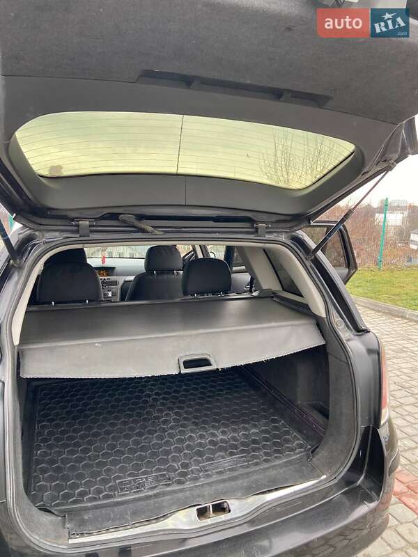 Універсал Opel Astra 2006 в Золочеві