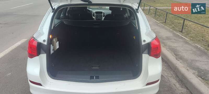 Универсал Opel Astra 2012 в Киеве