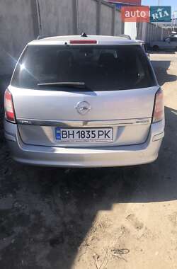 Универсал Opel Astra 2010 в 
