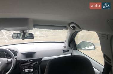 Универсал Opel Astra 2010 в 