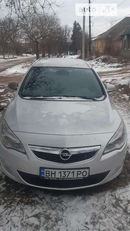 Универсал Opel Astra 2011 в Болграде