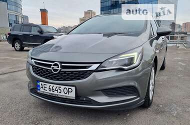Універсал Opel Astra 2017 в Дніпрі