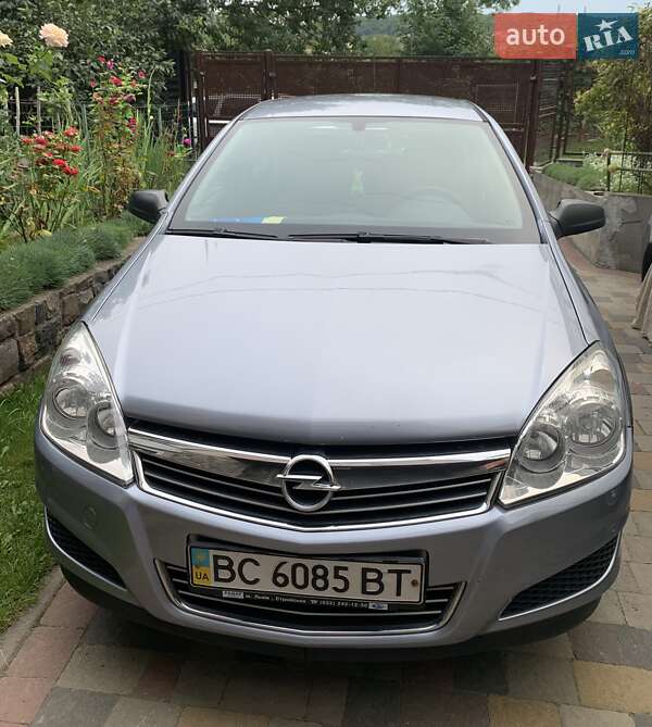 Хэтчбек Opel Astra 2008 в Львове